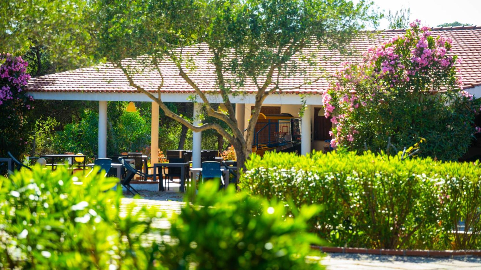 Happy Camp Mobile Homes In Camping Village Baia Paradiso Badesi Exterior foto